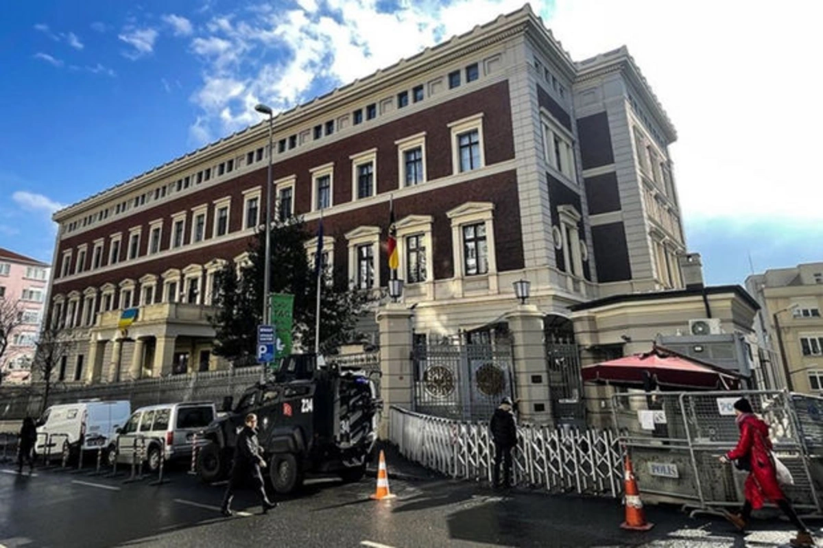 В Стамбуле закрыты консульства ряда европейских стран - ФОТО